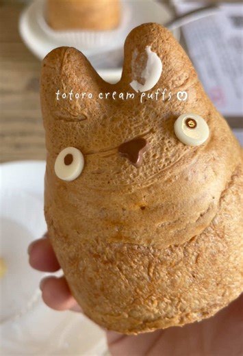 lovely local bakery in my neighborhood ෆ tried the custard cream puff and loved it. already want to go back 𐔌՞. .՞𐦯 #quietlife #totoro #日常vlog #tokyocafe #休日の過ごし方