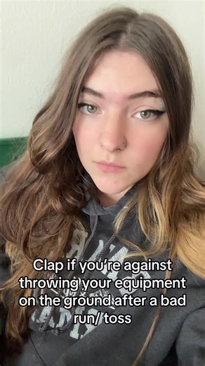 Like why are you purposely throwing your saber on the ground, it’s $200 😭 #colorguard #wgi #marchingband #dci #colorguardmemes