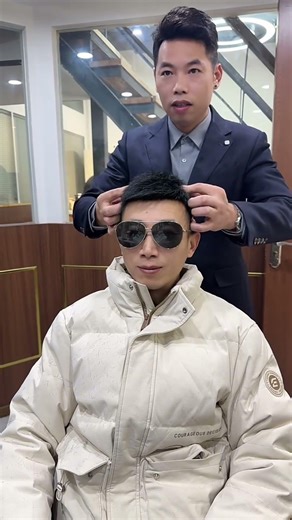 Handsome man with artificial hair​ part 2934