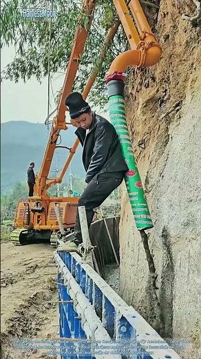 Betonieren von Entwässerungskanälen für Autobahnen