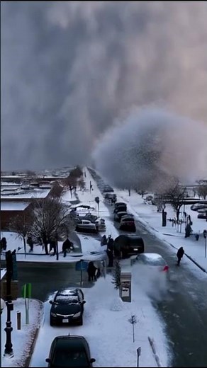 Massive Glacier Collapse Captured in Stunning Detail