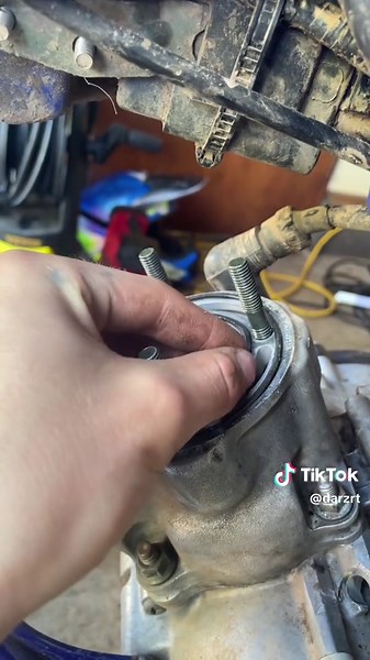 Darzrt (@darzrt) - Yamaha Yz85 Top End Installation Process