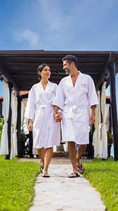 3K views · 26 reactions | Enjoy a soothing or invigorating massage for two by the sea at the Bay Breeze Spa at Villa del Palmar!  Listen to the waves as they tell their tales, and relax with your loved one  Join our V-Level program for special benefits. Click the link bit.ly/VdpV-VLevel24 & book your romantic escape now! #VilladelPalmar #PuertoVallarta #SpaByTheSea | Villa del Palmar Beach Resort & Spa Puerto Vallarta | Facebook