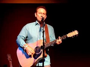 Colin Hay - Who Can It Be Now (acoustic) Apr. 24, 2007