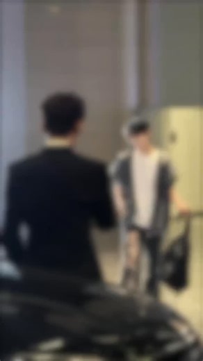 yiqing一清 on Instagram: "Baby, stop being angry and come home with me.💕🌈 #boylove #xuhuong #xh#bl"