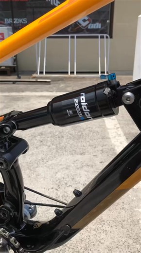 🔥Polygon Siskiu D6 XC/Trail Full Suspension Mountain Bike🔥 ✨It's an excellent choice for riders seeking performance✨ Order via Lazada 👉 https://s.lazada.com.ph/s.rIQ8k PM our page to inquire📱 | Switchback Online Bikeshop Manila