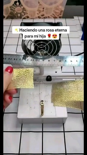 1.3M views · 10K reactions | Rosa eterna para mí niña   #ramosderosaseternas #rosaeterna #rosaseternas #tutorialfloreseternas #rosasdeliston #flowersbouquet #aprendehacermanualidades Rosa eterna - Rosas eternas tutorial - Rosas eternas Facil - Rosas eternas de cero - Rosas eternas a mano | Manu Academy | Facebook