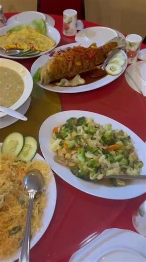 Garu garu kepala buntu tak tau nak makan apa kan! Apa kata malan ne makan lauk seafood mahu? Pelbagai menu boleh try mahu rebus , goreng atau steam pun boleh 😍😍 Jemput datang bersama sama keluarga , kami sangat menghargainya 😍 Restaurant Ocean Seafood Steamboat Kak Jue #halalseafoodsandakan Location 📍 Taman Fajar Perdana, Batu 7 Jalan Airport Sandakan Sabah ☎️DIRECT LINE NO. : Www.watsap.my/0163323209/KAKJUEBOATS | Restaurant Ocean Seafood Steamboat Kak Jue