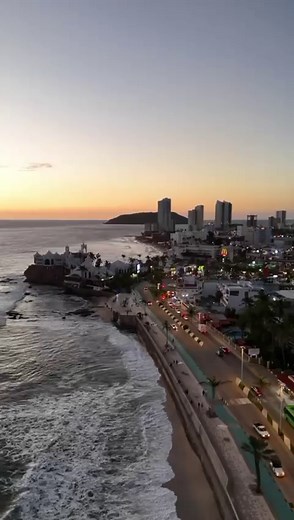✨ Mazatlán te espera ✨ Si buscas sol, mar y ese toque especial que solo el puerto tiene… ven y vive la magia del Pacífico. 🌊🌴 Y para que tu experiencia sea perfecta, Hotel Acuario Mazatlán es tu casa: ubicación ideal, comodidad, atención cálida y ese ambiente que te hace querer volver. 🛎️💙 📍 Ven, disfruta y déjate enamorar del puerto. ¡Te esperamos! #HotelAcuarioMazatlán #Mazatlán #Mazatlán2025 #ViajaPorMéxico #CostaDelPacífico #ViveMazatlán #HotelEnMazatlán #VisitMazatlán