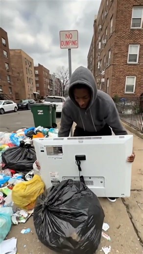 This Neighborhood Throws Away Better Stuff Than I Own -- PART 1 #dumpsterdiving #dumpster