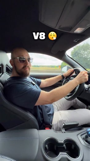 Marc Pelzer on Instagram: "Wie fährt er sich? 🤔 ⠀ Der aktuelle Ford Mustang als Dark Horse ist schon wirklich ein wildes Pferchen. 5,0-Liter-Motor mit 453 PS und Tremec Getriebe, außerdem MagneRide Fahrwerk, härtere Stoßdämpfer, zusätzliche Ölkühler und ein Rennstreckenmodus – da bleibt eigentlich kein Wunsch offen. Und für einen Sportwagen mit V8 ist er sogar preislich noch halbwegs fair. Willst du mehr von dem Auto sehen? ⠀ #Autos #drivingv8 #mustangdarkhorse 🎥 Danke fürs Filmen @lucavlntn W