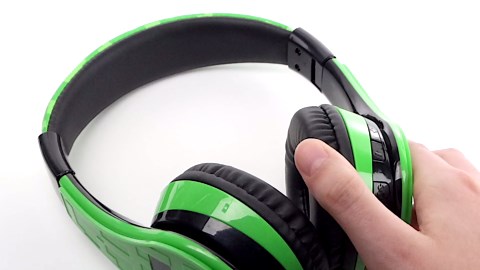 eKids Minecraft Kids Bluetooth Headphones, Wireless Headphones with Microphone Includes Aux Cord, Volume Reduced Kids Foldable Earphones Make Great