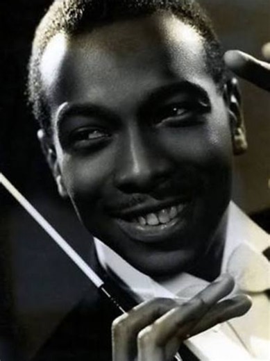 Ken “Snakehips” Johnson was the king of the 1930s UK swing scene. 👑🎺 ​Who he was: A 6’4” dancer and bandleader from Guyana who dropped out of medical school to pursue jazz. He trained in Harlem, mastered swing dance, and earned his nickname from his incredibly fluid stage moves. ​The Blueprint: He formed the West Indian Dance Orchestra—the UK's first major all-Black swing band. They became massive celebrities, playing packed clubs and broadcasting live on BBC Radio. ​The Tragedy: At the height