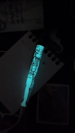 •Retro 51 Dr. Gray• Life is too short to carry an ugly pen 🖤 This black gel pen provides a smooth writing experience. #pen #stationery #journalling #ink #stationerypal