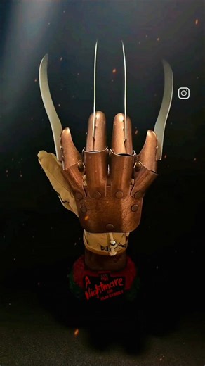 Made a custom Freddy Kreuger Glove Bust #nightmareonelmstreet #freddykrueger #horror #robertenglund
