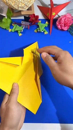 The cloud penetrating machine with a transmitter is super fun #parentchild #handicraft #paperplane #fly #flying #diy #toys #homemade #cool #papercraft #learn #foryou #viral #paper #creative #handmade #origami #fun | Gummy Craft Art