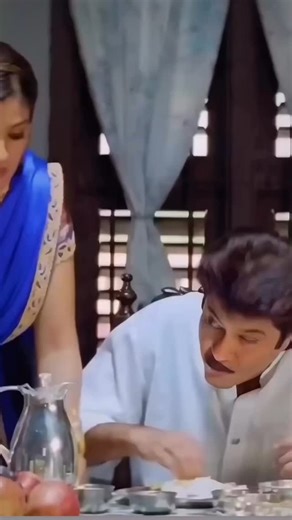 google movie on Instagram: "日本利用压电瓷砖将脚步转化为电能。这些瓷砖捕捉来自你脚步的动能。当你行走时，你的重量和动作会对瓷砖产生压力。瓷砖会轻微弯曲，从而产生机械应力。瓷砖内部的压电材料将这种应力转化为电能。每一步都会产生少量电荷，而数百万步结合在一起就能产生足够的电力来驱动 LED 灯、数字显示屏和传感器。在像涩谷车站这样繁忙的地方，每天大约有 240 万个脚步为这一系统作出贡献。这些电能可以被储存或立即使用，从而减少对传统电力来源的依赖，并支持可持续的城市基础设施。这种方法将日常运动转化为实用的可再生能源 #日本 #知识 #事实 #你知道吗 #推荐 科技 创新 历史 技术 实验 热门"