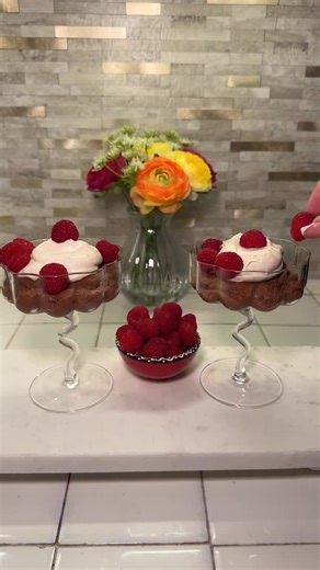JENN 🌹✨ on Instagram: "Today, we’re making the dreamiest raspberry chocolate mousse. It’s rich, creamy, and oh-so-decadent. Perfect for a romantic treat or just because! 🍫✨ Raspberry Chocolate Mousse 🍫 1. 70% dark chocolate 2. 1/2 cup heavy whipping cream 3. 2 egg yolks 4. 1 tablespoon powdered sugar 5. 1 tablespoon maple syrup 6. 2 egg whites 7. Pinch of salt Homemade whipped cream 1. 1/2 cup heavy whipping cream 2. Splash of vanilla extract 3. 1 tablespoons powdered sugar"