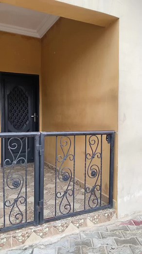 Helping Neighbour Charge Phone | Heartwarming Interaction