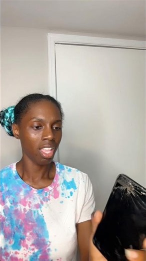 How many time she drop her phone?