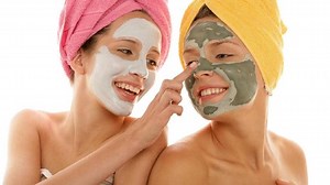 Lawan Kulit Berminyak dan Jerawat dengan Varian Masker Freeman Ini!