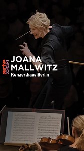 Pour lancer sa nouvelle saison avec l’orchestre du Konzerthaus de Berlin, la cheffe Joana Mallwitz a choisi une valeur sûre : le Boléro de Ravel. Le concert intégral, avec également des œuvres de Bryce Dessner et Ludwig van Beethoven, est à voir ici : arte.tv/videos/128109-000-A | ARTE Concert