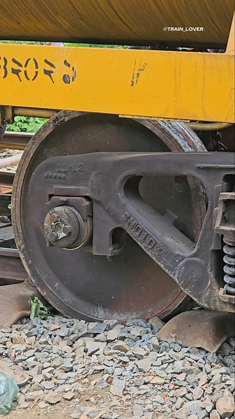 How Is a Derailed Freight Car Lifted Back Onto the Track? #railway #derailment #shorts