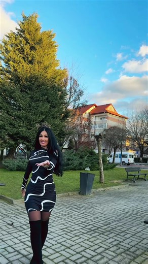 Mama îmi spune …”Copile , ai ceva la cerebel “ 😂😂😂😂 Așa sunt eu , nebunatică , zambareata , mereu cu sufletul bun și cu un stil aparte 🫣 #goviral #asasunteu #viralllllll