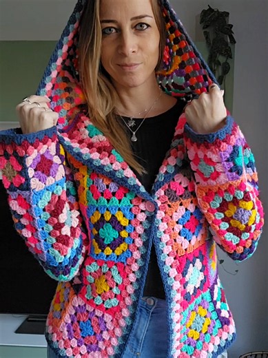 𝔾𝕣𝕒𝕟𝕟𝕪𝕤𝕢𝕦𝕒𝕣𝕖 ℂ𝕒𝕣𝕕𝕚𝕘𝕒𝕟 XS-5XL 🇺🇲🇳🇱 Crochet Pattern in my Shop (link in BIO) #grannysquares #grannysquarecardigan #grannysquaresweater #grannysquareaddict #crochetcardigan