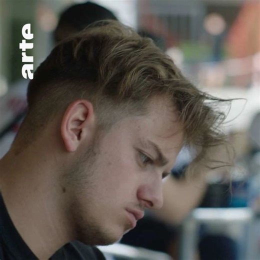 17K views · 50 reactions | Drague : un petit texto demande parfois un gros brainstorming. ️ ▶️ "It doesn't have to be today" en replay : bit.ly/ItDoesntHtbT  Prix allemand de la critique  Prix allemand du court métrage | Court-circuit | Facebook