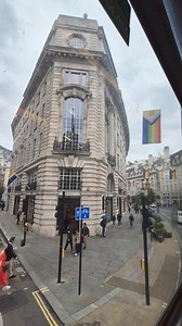 32K views · 1.2K reactions | It's bus time again!  Where is the bus going today? This is super easy  | Wonders of London | Facebook