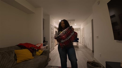 Trying Abercrombie Curvy Jeans: A Fashion Experience