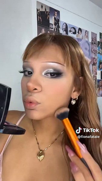 Victoria's Secret Bombshell Makeup Tutorial for a Glam Look