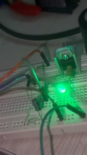 fuente regulada en protoboard 110v AC - 12v DC