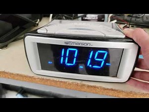 Emerson CKS9031 SmartSet Clock Radio