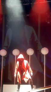 Im ‘HOT SPOT’ GOP ist die große Bühne der Ort des Geschehens, das Zentrum der Attraktionen und das Zuhause der Top-Talente akrobatischer Körperkunst. | GOP Varieté-Theater Essen