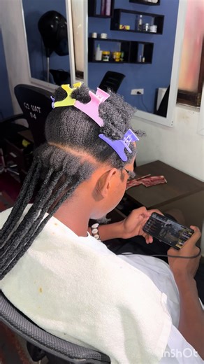 You can be a women or a man,still both of you can do dreadlocks and looking good 👍 don’t miss thiis… … … … …tunapokea huduma kwa watu wote,karibu tukuhudumie ☎️255629059287 … … #goviral #dre#goviral ##dreadstylesocstylesforwomen