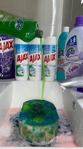 1.1K views | Squeeze test: passed. Instant relaxation achieved. ❤️ #ASMR #Squeezing #SpongeSqueezing #Spongeasmr #reels #Satisfying #OddlySatisfying | Amelia Thompson | Facebook