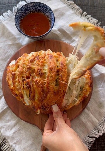 Cheesy Baked Pesto Mozzarella Bread Recipe