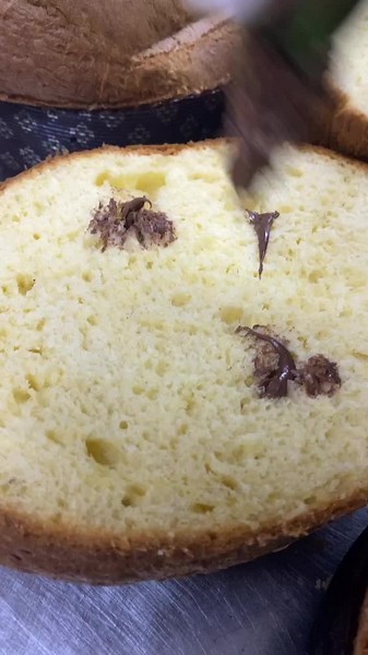 Freshly Baked Bread: Perfect Texture and Flavor