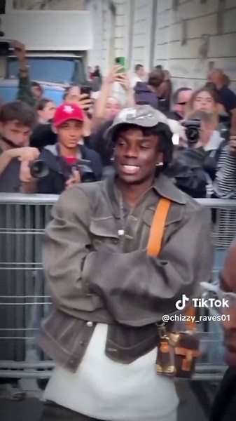 Rema's Memorable Stage Performance with Dancers