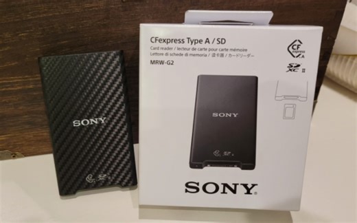 索尼CFEA/SD二合一读卡器MRW-G2开箱速览和贴膜