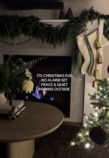 Christmas definitely feels different as a very single 30 year old healing from surgery today. I’m grateful for these slow days. I rarely get the holidays off and I’m going to cherish this time 🎄