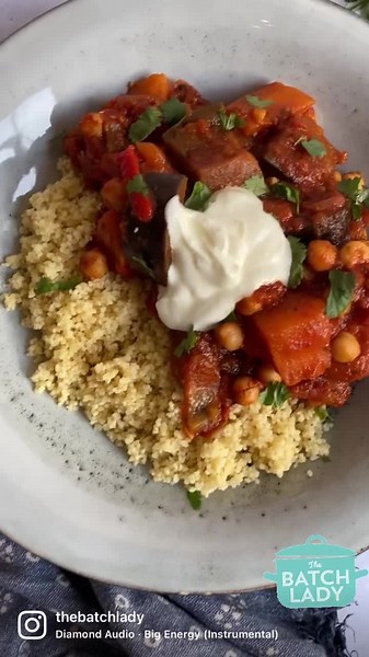 VEGGIE TAGINE 🌱this recipe is vegan and gluten free and freezes wonderfully! Get batching this healthy midweek meal ready to grab out the freezer on busy evenings! #batching #vegan #glutenfree #freezermeals #fillthatfreezer