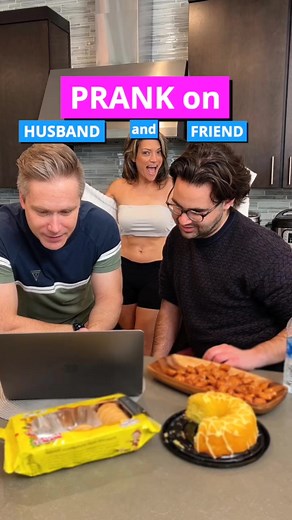 Towel falls on the next one and their reaction… 🤣 #friends #prankvideo #reels | Getti