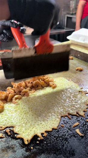 Dominguito con el tío: tacos y comida en familia