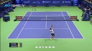 Astana - Tsitsipas, un début sans bavure
