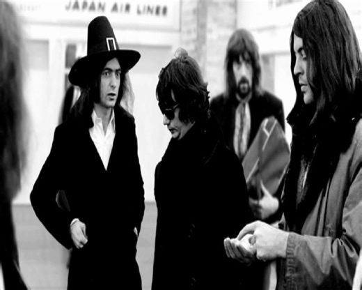 16K views · 814 reactions | Deep Purple August 1973 Whilst Ian Gillan had just left the band, and Mark 3 was still rehearsing singers, "Machine Head", "Who Do We Think We Are", "Made In Japan" and "Smoke On The Water" continued their success on the USA Billboard charts. "Smoke On The Water" was in the top 10 in the USA Billboard singles charts. | Deep Purple Classic | Facebook