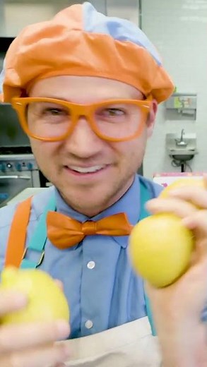 Check out all the colours of fruits and vegetables! 🍇🍋 #blippi #fruits #vegetables