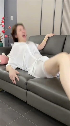 👉 Sleeping Wife Didn’t Expect This 😱 Fish Prank Gone Terribly Wrong! 😂 episode 85